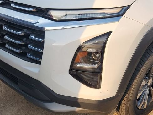 Used 2026 Chevrolet Equinox LT FWD image 8