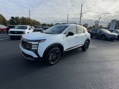 New 2026 Nissan Kicks SR w/ Cold Weather Package image 4