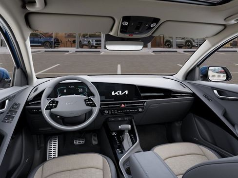 New 2025 Kia Niro SX Touring image 14