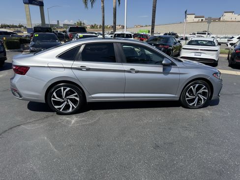 Used 2025 Volkswagen Jetta SEL FWD image 10