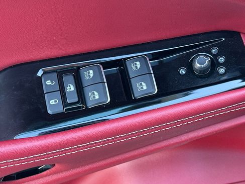 Used 2024 Jeep Wagoneer Launch Edition image 13