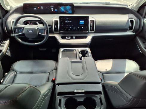 Used 2025 Ford Expedition Active image 13