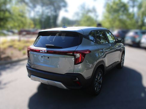 Certified 2026 Kia Seltos LX AWD/4WD image 11