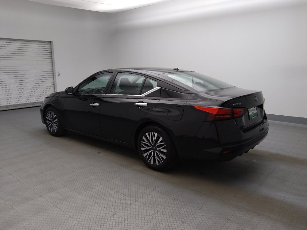 Used 2025 Nissan Altima 2.5 SV FWD image 3