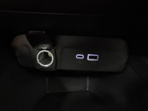 Used 2024 Chevrolet Trax RS w/ Sunroof Package FWD image 17