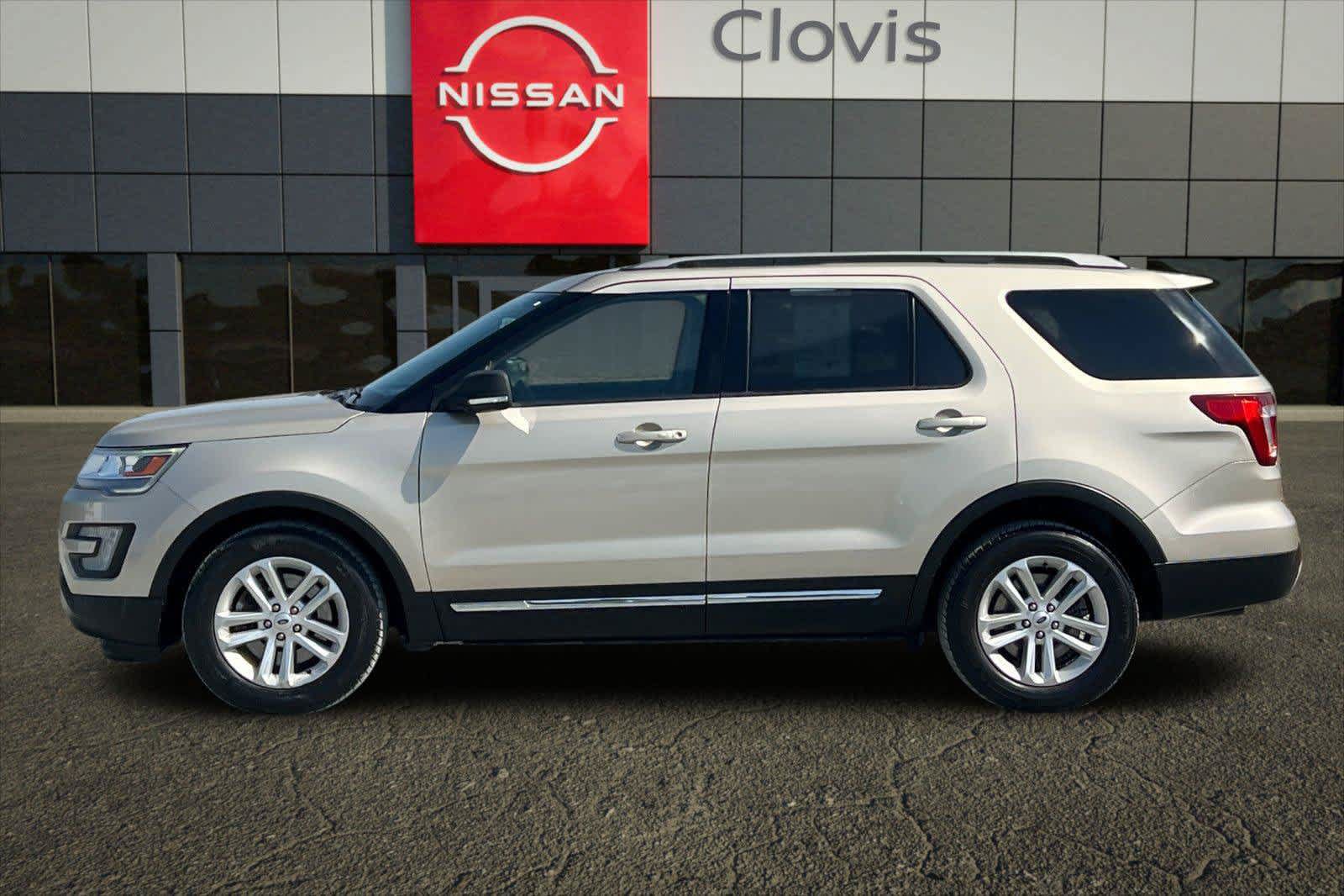 Used 2017 Ford Explorer XLT FWD image 5