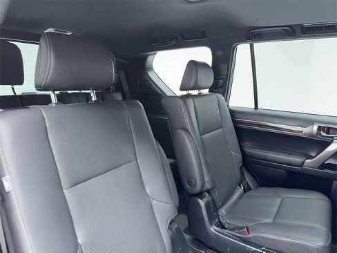 Used 2023 Lexus GX 460 Premium w/ Accessory Package image 47
