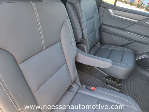 Used 2024 GMC Acadia Elevation w/ Trailering Package image 12