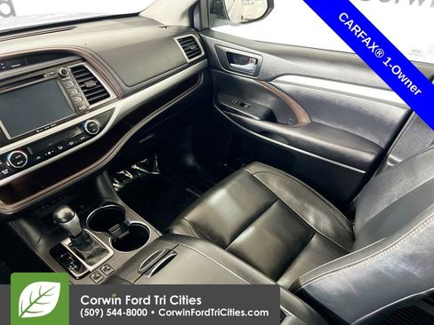 Used 2018 Toyota Highlander XLE image 29