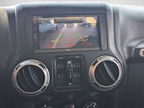 Used 2015 Jeep Wrangler Unlimited Sahara w/ Connectivity Group AWD/4WD image 13