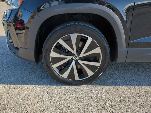 Used 2024 Volkswagen Taos SE image 32