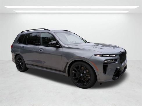New 2026 BMW X7 M60i image 2