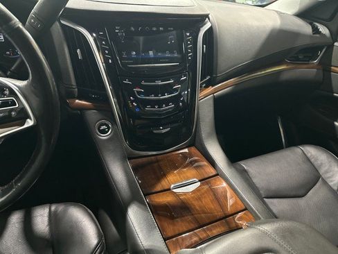 Used 2019 Cadillac Escalade ESV Premium Luxury AWD/4WD image 4