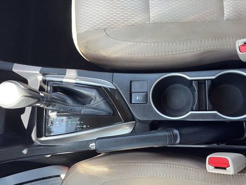Used 2015 Toyota Corolla LE FWD image 15