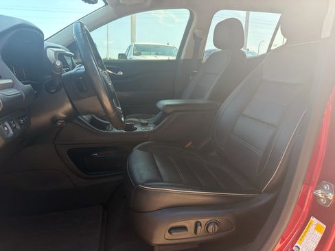 Used 2021 GMC Acadia Denali w/ Denali Technology Package FWD image 13