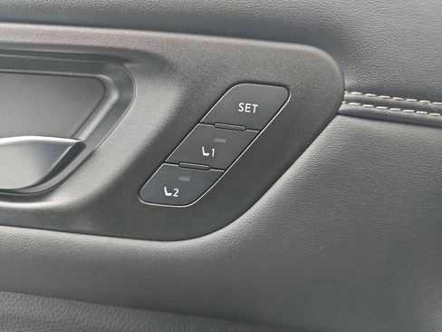 Used 2023 Nissan Pathfinder Platinum FWD image 23