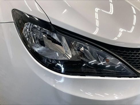 Used 2023 Chrysler Voyager LX FWD image 27