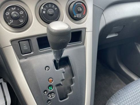 Used 2009 Pontiac Vibe GT FWD image 25