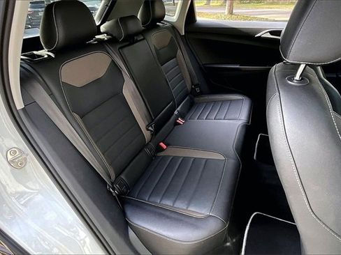 Used 2023 Volkswagen Taos SEL image 22