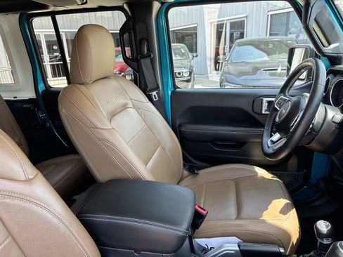 Used 2020 Jeep Wrangler Unlimited Sahara AWD/4WD image 10