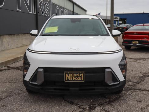 Used 2025 Hyundai Kona SEL image 2