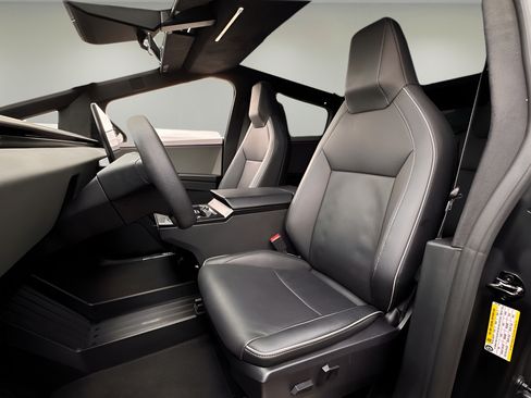 Used 2024 Tesla Cybertruck AWD Crew Cab image 10