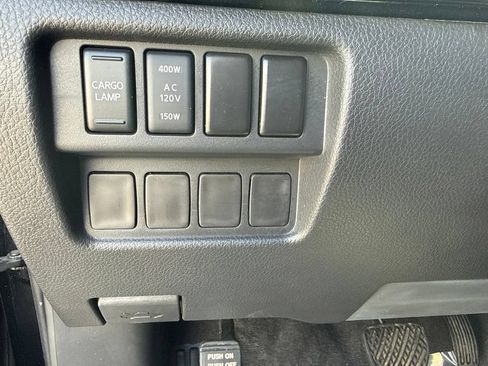 Used 2021 Nissan Titan SV w/ SV Convenience Package AWD/4WD image 25
