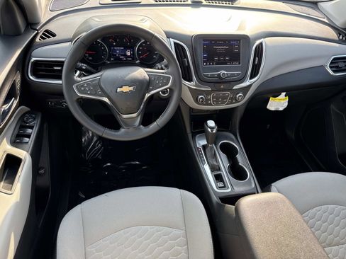 Used 2020 Chevrolet Equinox LT image 2