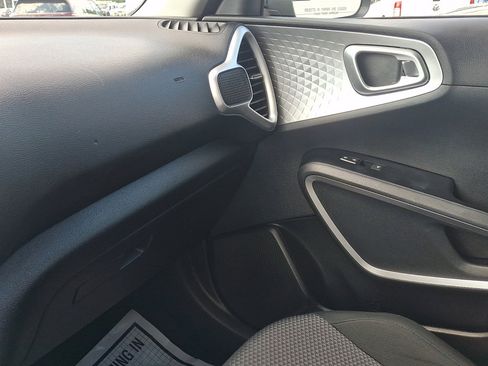 Used 2020 Kia Soul LX FWD image 37