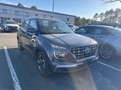 Used 2023 Hyundai Venue SEL w/ Cargo Package image 1