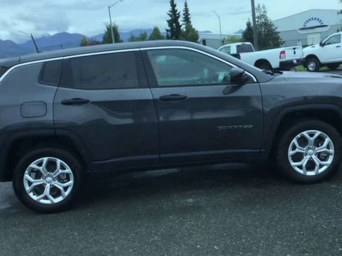 Used 2024 Jeep Compass Sport AWD/4WD image 9