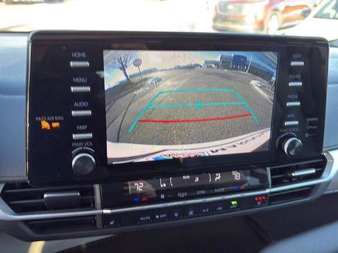 Used 2023 Toyota Sienna XLE image 12