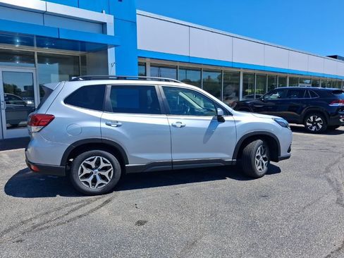 Used 2023 Subaru Forester Premium AWD/4WD image 10