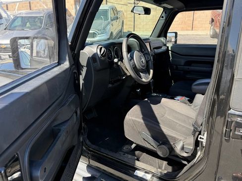 Used 2016 Jeep Wrangler Unlimited Sport w/ Connectivity Group AWD/4WD image 8