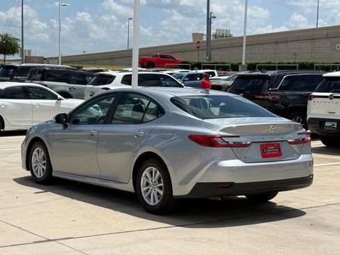 Used 2025 Toyota Camry LE FWD image 6