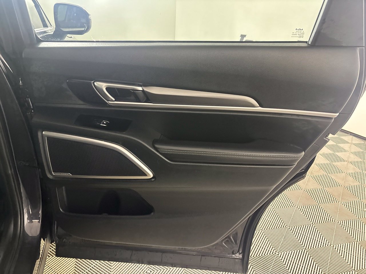 Used 2025 Kia Telluride LX FWD image 26