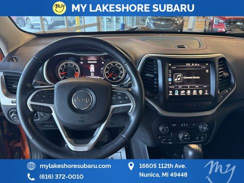 Used 2015 Jeep Cherokee Trailhawk w/ Comfort/Convenience Group image 15