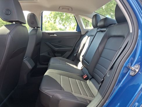 Certified 2023 Volkswagen Jetta SE w/ Panoramic Sunroof Package FWD image 11