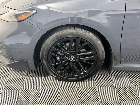 Used 2025 Toyota Camry SE FWD image 11