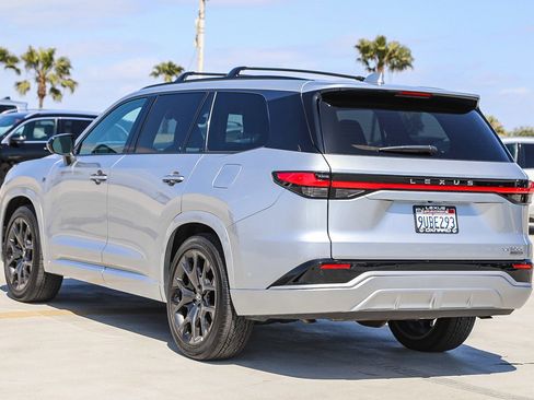 Used 2025 Lexus TX 500h AWD w/ Technology Package image 5