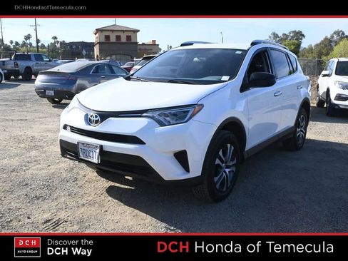 Used 2016 Toyota RAV4 LE w/ Preferred Accessory Package FWD image 1