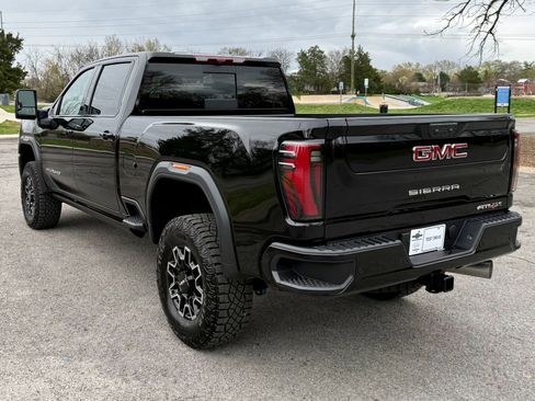 Used 2026 GMC Sierra 2500 AT4X image 4