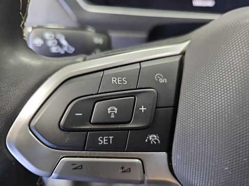 Used 2024 Volkswagen Tiguan SE image 16