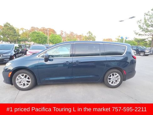 Used 2023 Chrysler Pacifica Touring-L FWD image 8