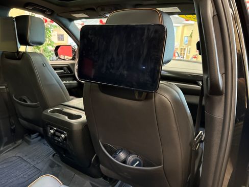 Used 2025 GMC Yukon AT4 w/ AT4 Premium Plus Package AWD/4WD image 18