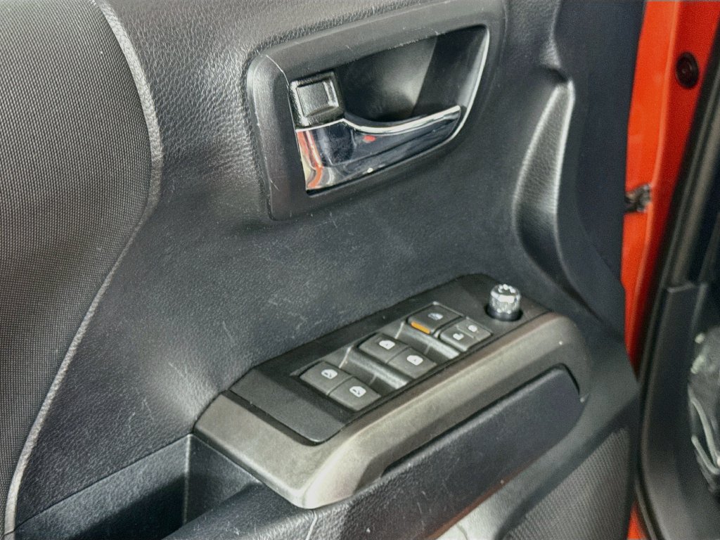 Used 2018 Toyota Tacoma TRD Sport w/ Technology Package AWD/4WD image 19