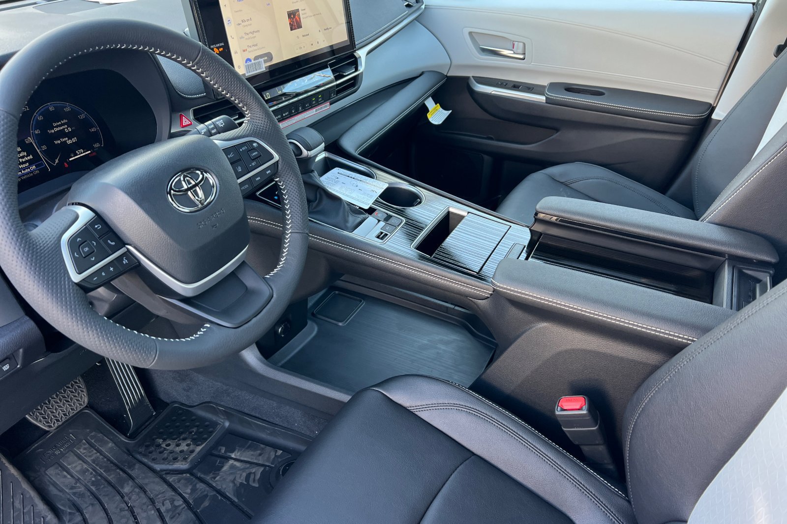 Certified 2026 Toyota Sienna XSE FWD image 9