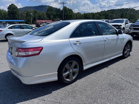 Used 2011 Toyota Camry SE image 7