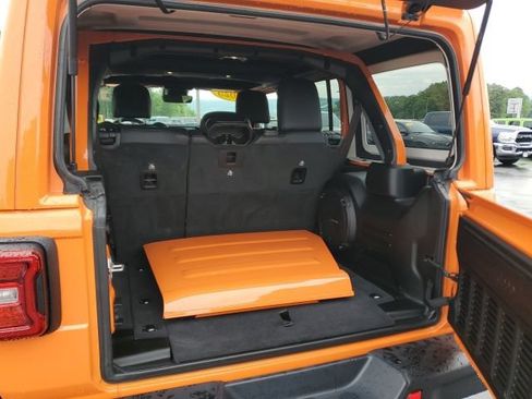 Used 2025 Jeep Wrangler Unlimited Rubicon AWD/4WD image 10