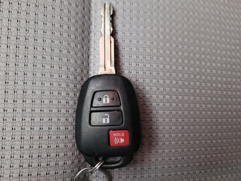 Used 2018 Toyota RAV4 XLE w/ All Weather Liner Package FWD image 32